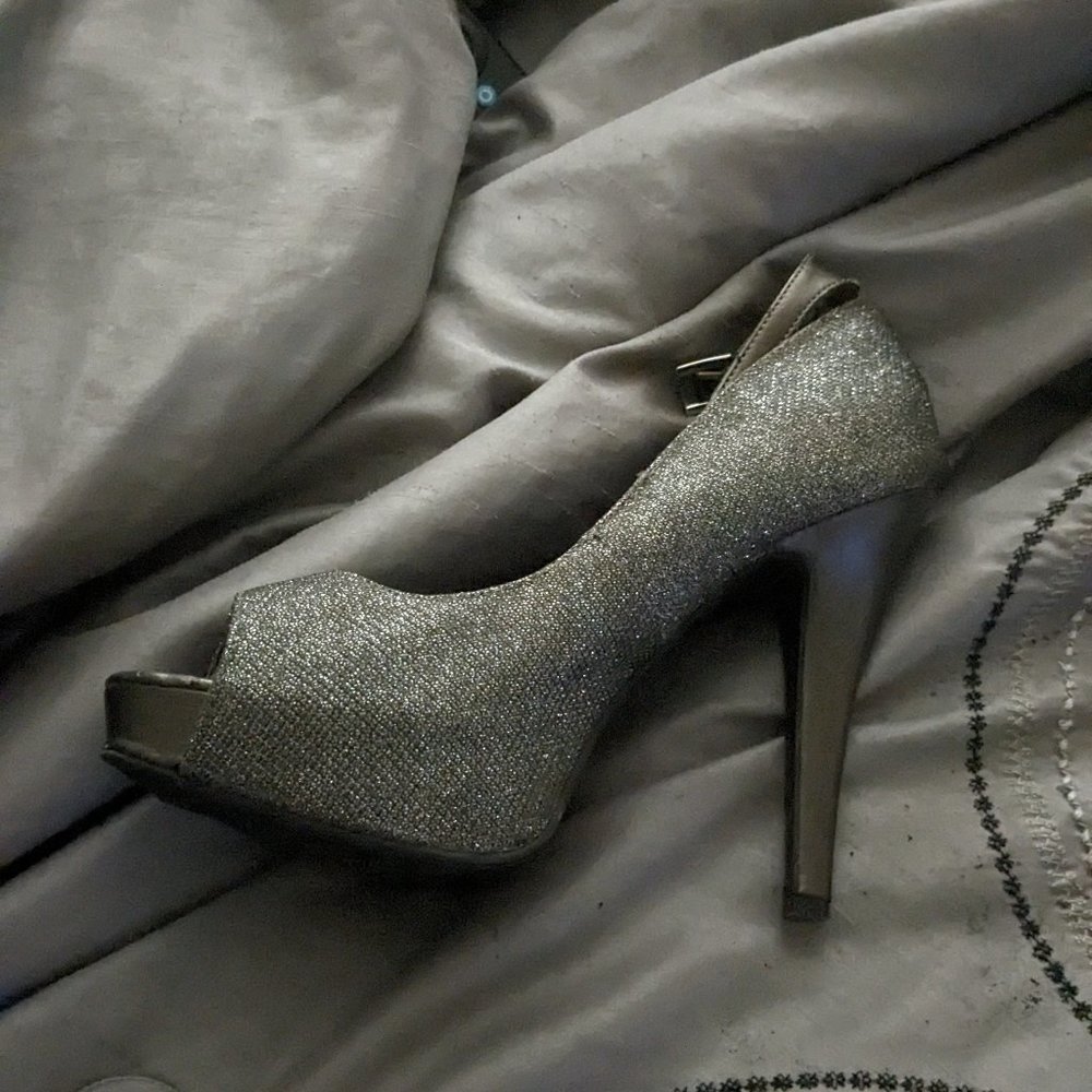Pewter peep toe pump